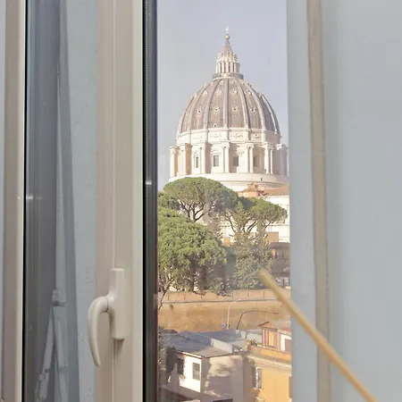 Ych-una Finestra Sulla Cupola Di San Pietro Ρώμη